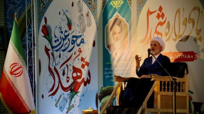 شهدا با نثار خون پاک خود عزت و اقتدار را به ملت ایران اسلامی به ارمغان اوردند
