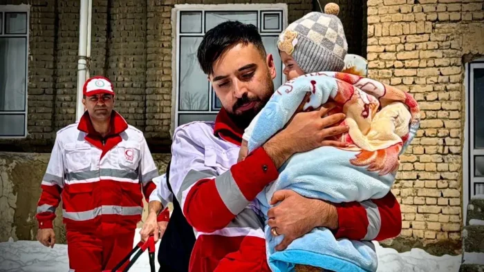 نجات نوزاد ۷ماهه از دل برف های چهارستون سلماس