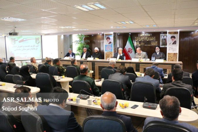 مسئولین در راه خدمت به مردم توصیه های حضرت علی(ع) عمل نمایند