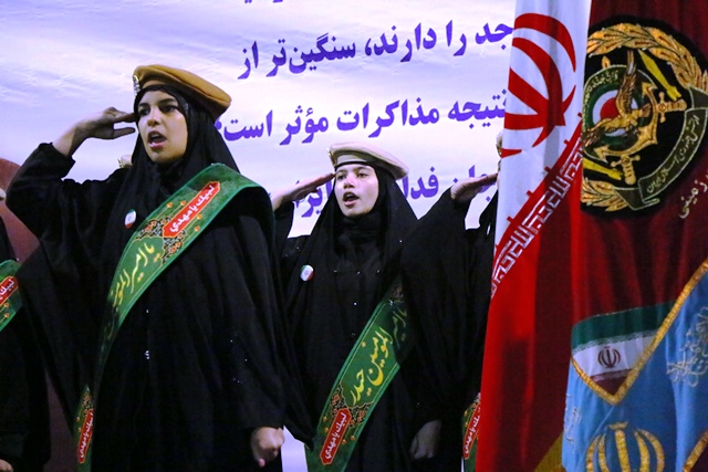قدردانی مردم سلماس از جانفشانی های ارتش در تجمع مردمی شبانه